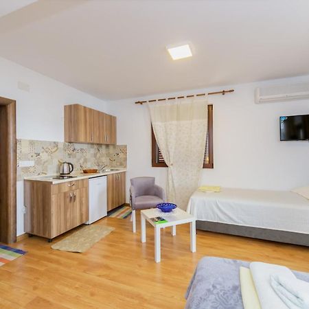 Vila Fortuna Sutomore Buitenkant foto