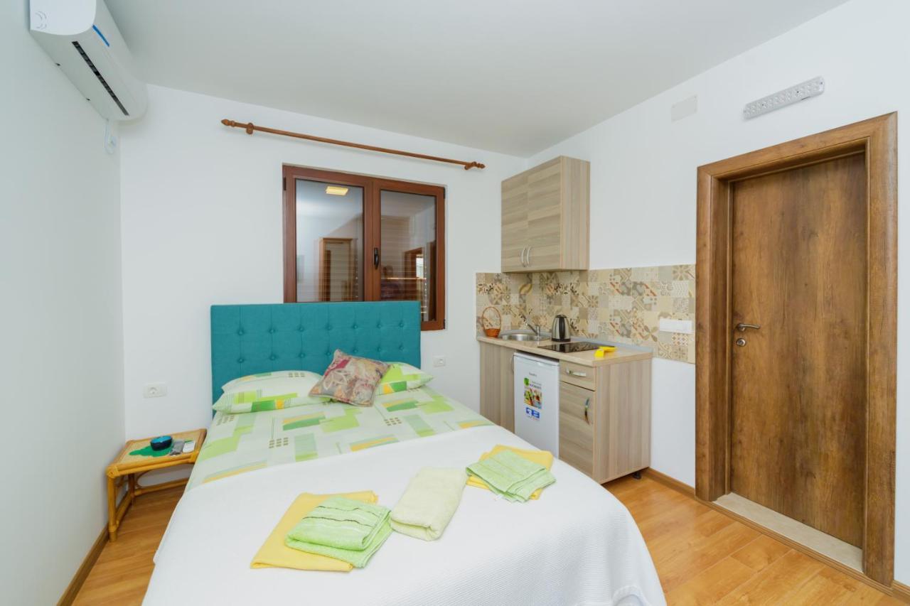 Vila Fortuna Sutomore Buitenkant foto