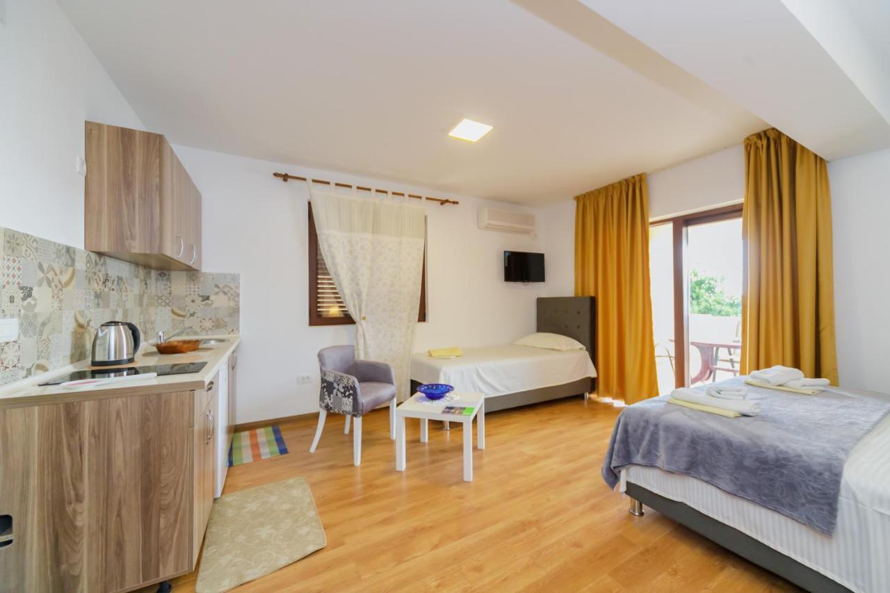 Vila Fortuna Sutomore Buitenkant foto