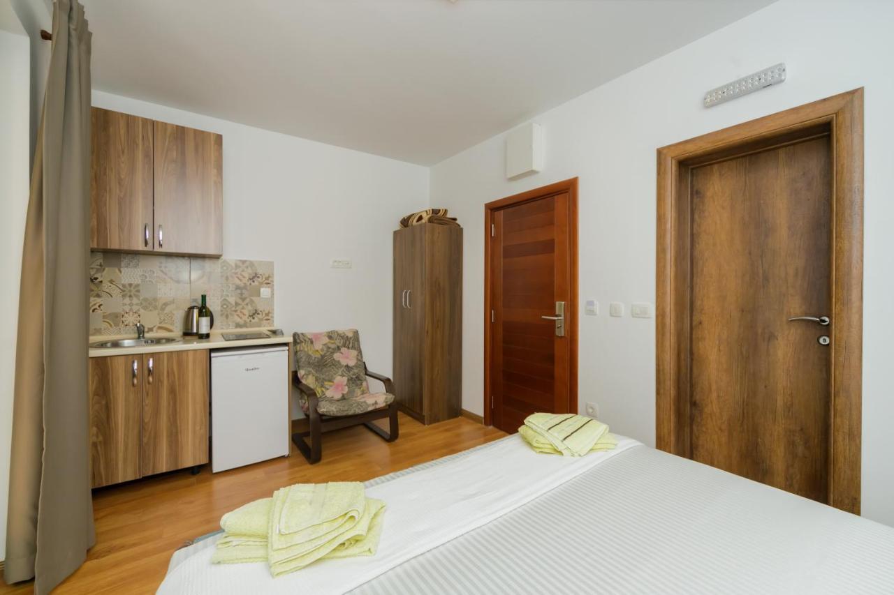Vila Fortuna Sutomore Buitenkant foto